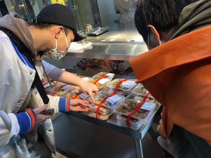 没在沃尔玛关门前逛过熟食区的抠男不足以语人生插图